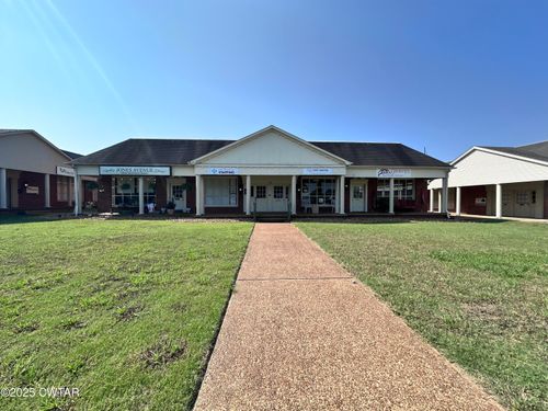 368 N Parkway, Jackson, TN, 38305-2894 | Card Image