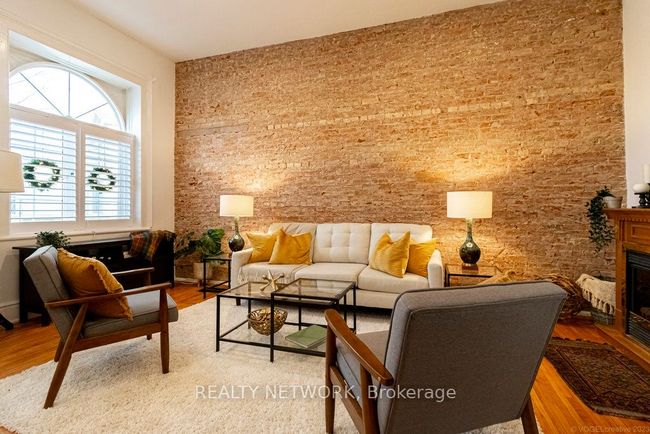 16 Hatt St, House attached with 3 bedrooms, 3 bathrooms and null parking in Dundas ON | Image 5