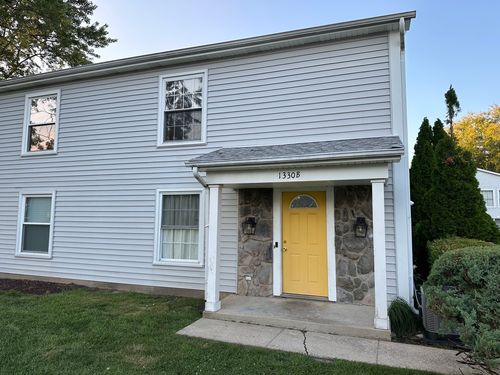 apt-b-1330 Glen Cir, Aurora, IL, 60506-2077 | Card Image