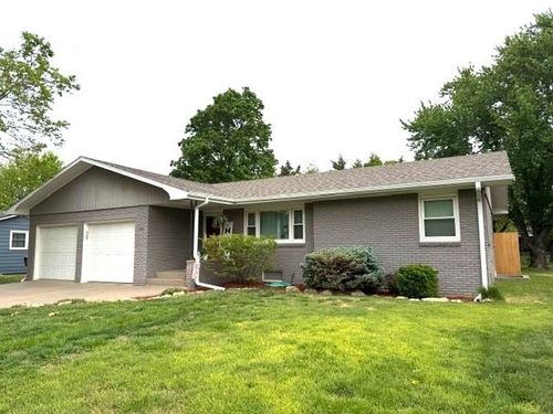 112 Willow Ln, Hesston, KS, 67062-9151 | Card Image