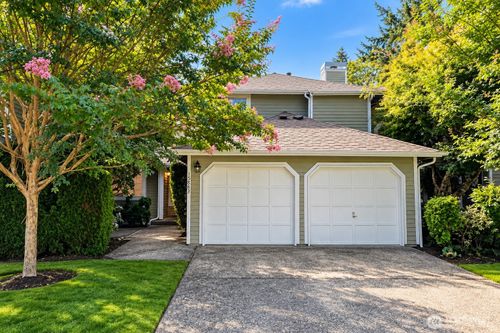 59-15883 Northup Way, Bellevue, WA, 98008-2536 | Card Image