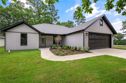 2 Hillcrest Dr, Holiday Island, AR, 72631-5211 | Card Image