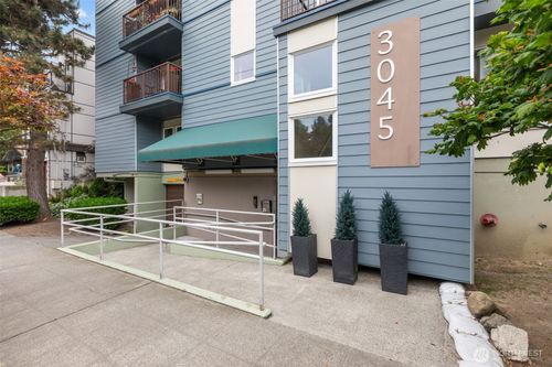 209-3045 20th Ave W, Seattle, WA, 98199-2976 | Card Image