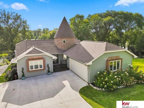 8879 Verdon Cir, Plattsmouth, NE, 68048-4815 | Card Image