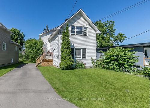 226 Queen St, Midland, ON, L4R3H1 | Card Image