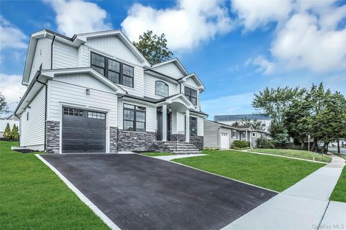 8 Sebree Pl, Plainview, NY, 11803-5619 | Card Image