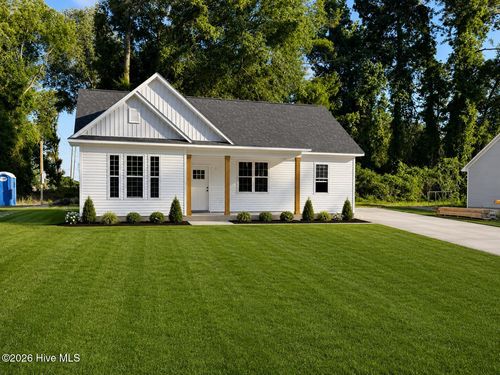105 W Westbrook St, Wallace, NC, 28466-1711 | Card Image