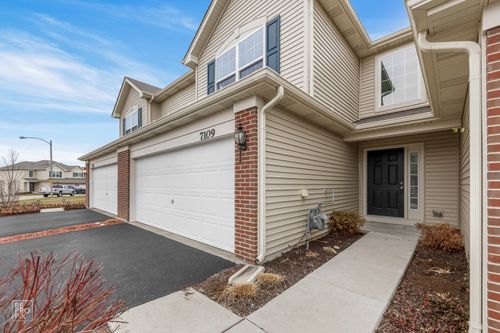 3302-7109 Hidden Green Cir, Fox Lake, IL, 60020-1038 | Card Image