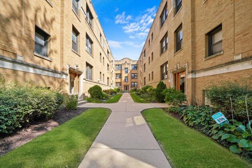3e-2615 N Spaulding Ave, Chicago, IL, 60647-1425 | Card Image