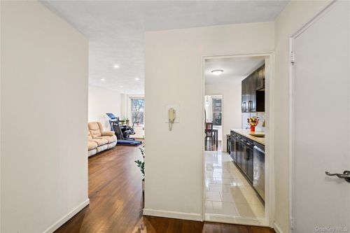 4e-18-40 211th St, Bayside, NY, 11360 | Card Image