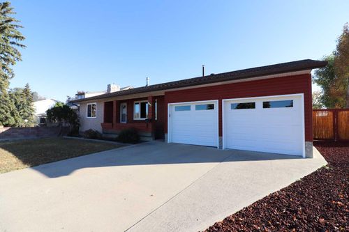 235 5 St Se, Redcliff, AB, T0J2P0 | Card Image