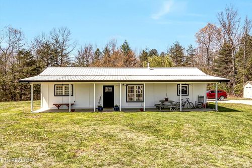 176 Collins Tpke, Deer Lodge, TN, 37726-4138 | Card Image