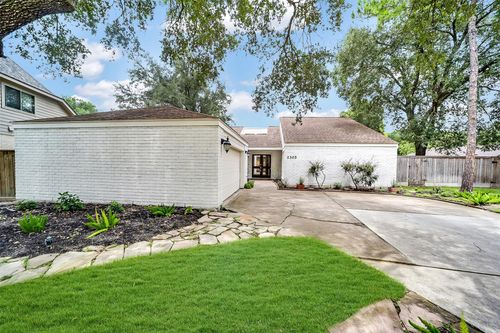 2303 Willow Lake Dr, Houston, TX, 77077-6039 | Card Image