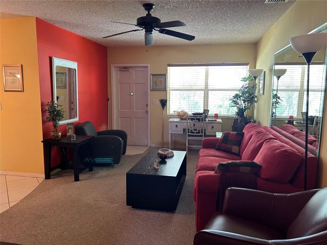 LIVING ROOM;ENTRY DOOR | Image 10