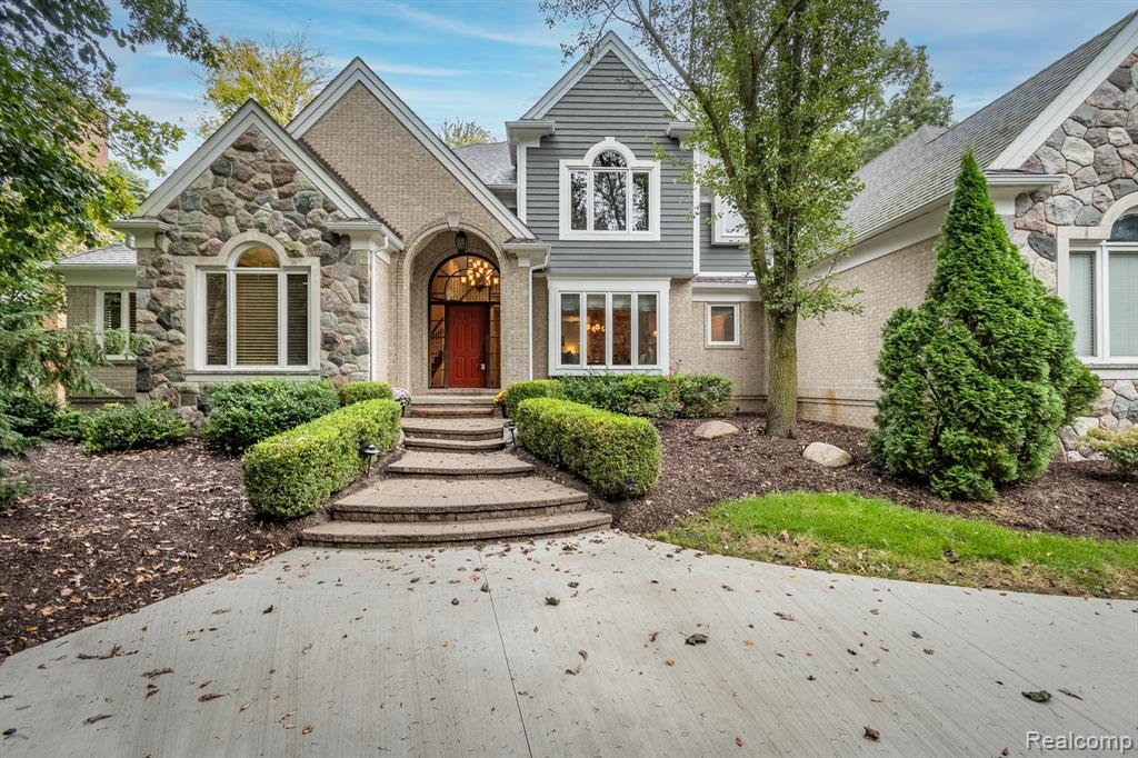 Turnberry Dr, Commerce Township, MI 48382