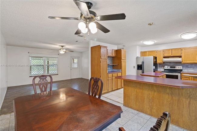 961 Schumann Dr, House other with 3 bedrooms, 2 bathrooms and null parking in Sebastian FL | Image 5
