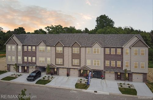 68-1666 Pinecroft Ln, Howell, MI, 48855-7802 | Card Image