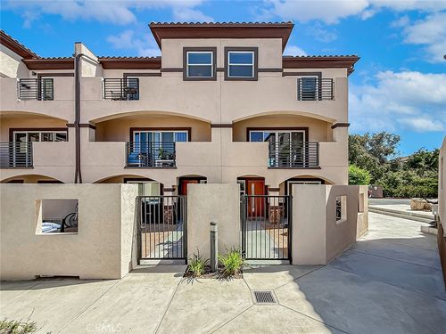 946 Warwick, Thousand Oaks, CA, 91360 | Card Image