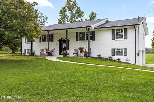 9422 Johnson Rd, Strawberry Plains, TN, 37871-1120 | Card Image