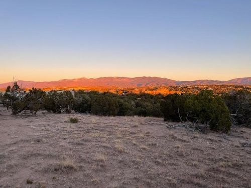 28 Paseo Del Halcon, Santa Fe, NM, 87506-7952 | Card Image