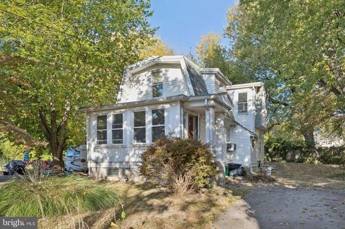 821 Lawnton Ter, GLENOLDEN, PA, 19036-1109 | Card Image