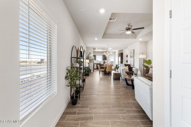 Beautiful Entry Way | Image 7