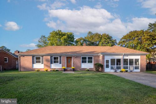 239 Darl Cir, Colonial Beach, VA, 22443-4750 | Card Image