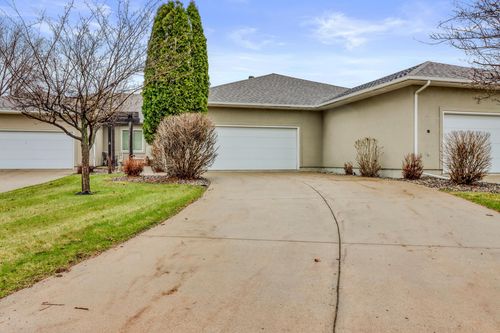 2709 30th Avenue S, Fargo, ND, 58103 | Card Image