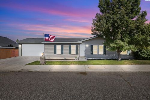 509 S Yolo St, Kennewick, WA, 99336-9604 | Card Image