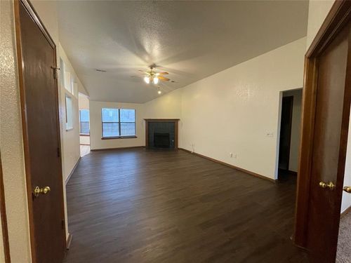 621 Gyrfalcon Dr, Norman, OK, 73072-8198 | Card Image