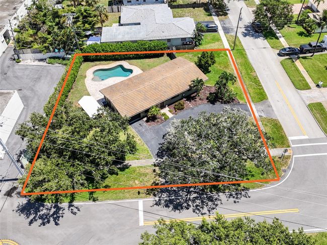 2141 Ne 49 Th St, House other with 3 bedrooms, 2 bathrooms and null parking in Lighthouse Point FL | Image 32