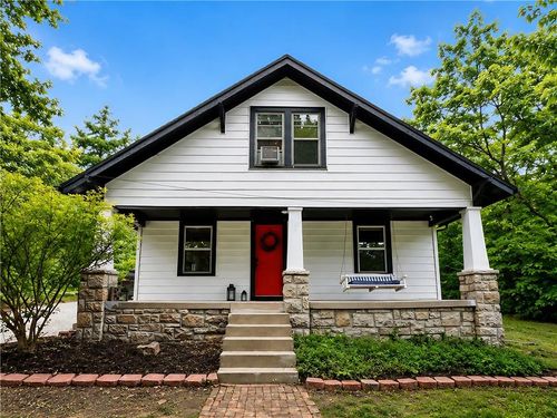 9214 Chestnut Ave, Kansas City, MO, 64132-2604 | Card Image