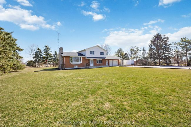 4186 Fairweather Rd, House other with 4 bedrooms, 2 bathrooms and 6 parking in Petrolia ON | Image 4