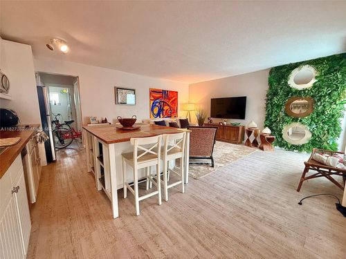 apt-10-224 Meridian Ave, Miami Beach, FL, 33139-7073 | Card Image