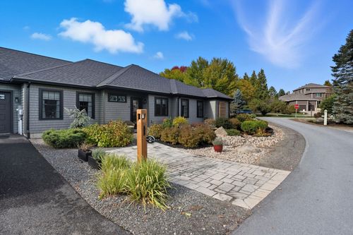 2 Osprey Ln, Newmarket, NH, 03857-1747 | Card Image