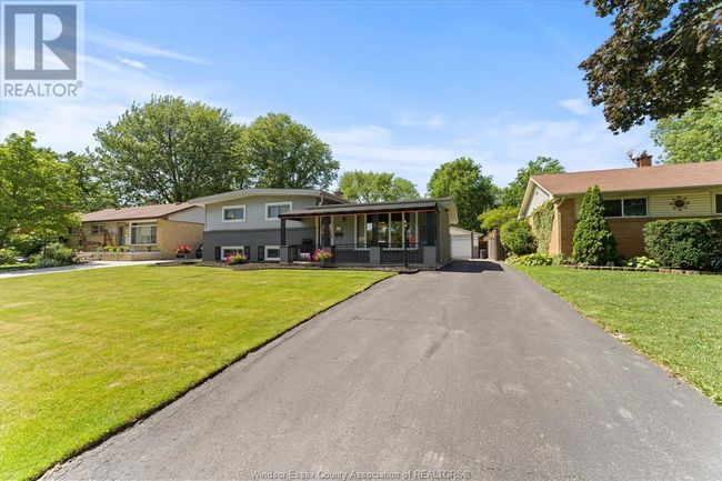 1568 St Gabriel Crt, Home with 3 bedrooms, 2 bathrooms and null parking in Windsor ON | Image 4