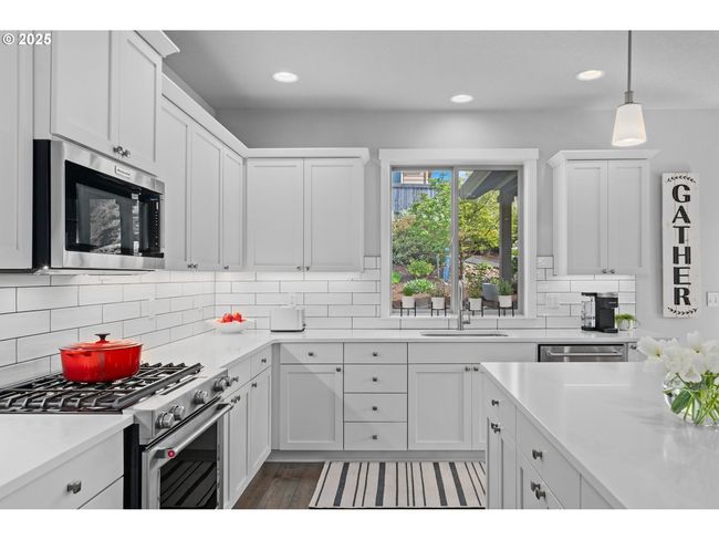 1010 Nw 1 St St, House other with 4 bedrooms, 3 bathrooms and 2 parking in Dundee OR | Image 18