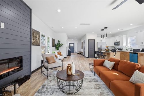 122 E Kelly Ave, Hampton, VA, 23663-1651 | Card Image