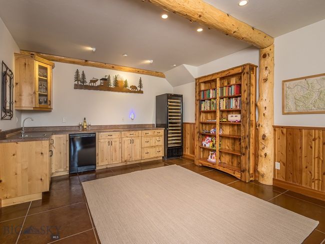 Lower level wet bar | Image 37