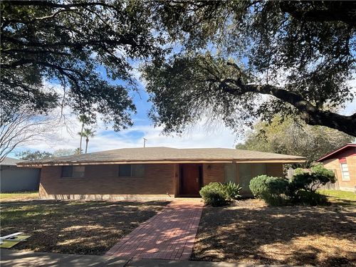 462 Claremore St, Corpus Christi, TX, 78412-2721 | Card Image