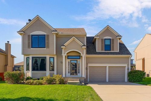 19305 W 209th Ter, Spring Hill, KS, 66083-7589 | Card Image