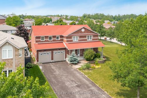 27 Capilano Crt, Barrie, ON, L4M7E6 | Card Image