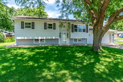300 W Spring St, Eldridge, IA, 52748-1641 | Card Image