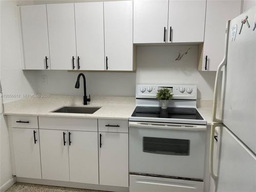 19-142 Sw 18th Ave, Miami, FL, 33135-2094 | Card Image