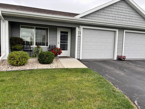 1327 S Wilson Ave, Hartford, WI, 53027-8802 | Card Image