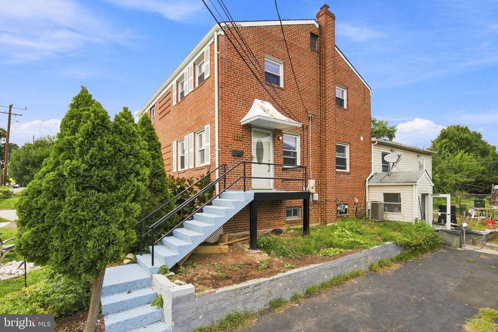 Residential in ARLINGTON 4
