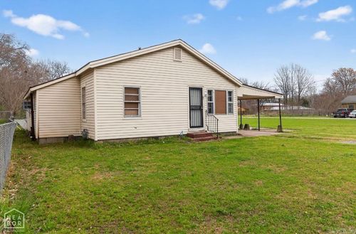 520 Russell, West Helena, AR, 72390-3036 | Card Image