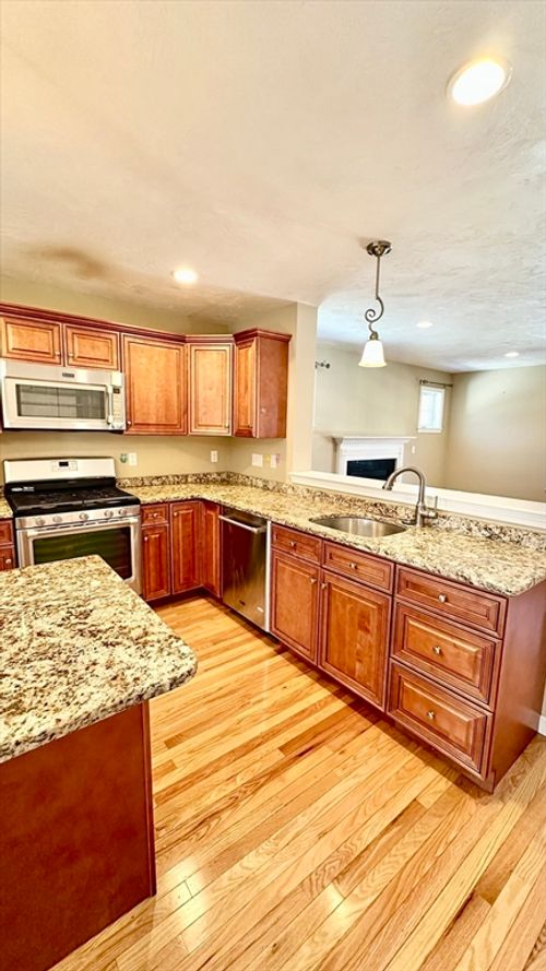 87-87 South St, Plainville, MA, 02762-2044 | Card Image