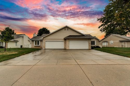 1321 Stonebridge Dr, Hutchinson, KS, 67502-3548 | Card Image