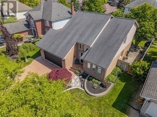 245 Ensign Cres, London, ON, N6J4V2 | Card Image